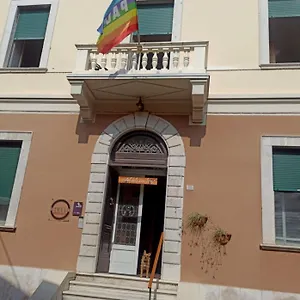  Hostal Delle Cartiere